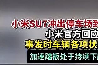 ?博班拍摄搞怪视频：我真的很高 任何东西在我手中都如此迷你